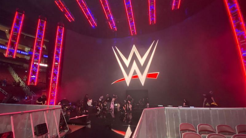 WWE SmackDown on FOX saw the debut of a new set for the return of a live audience